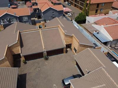 Townhouse For Sale in New Redruth, Alberton