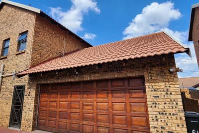 Cluster House For Sale in New Redruth, Alberton