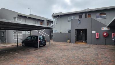Townhouse For Sale in Raceview, Alberton