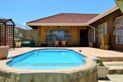 House For Sale in South Crest, Alberton