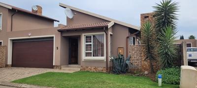 Townhouse For Sale in Newmarket, Alberton