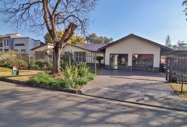 Property For Sale in Raceview, Alberton