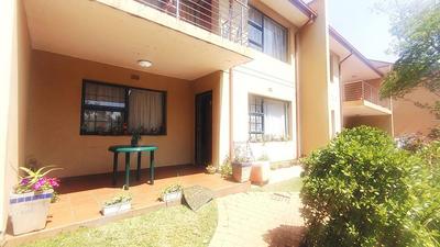 Townhouse For Sale in Bedfordview, Bedfordview