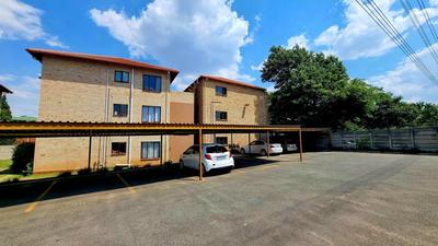 Townhouse For Sale in Tulisa Park, Johannesburg
