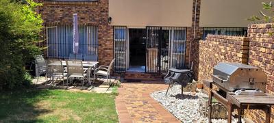 Townhouse For Sale in South Crest, Alberton