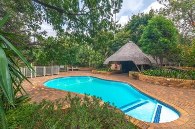 Townhouse For Sale in Bassonia, Johannesburg