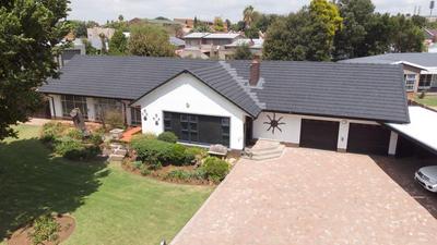 House For Sale in Raceview, Alberton